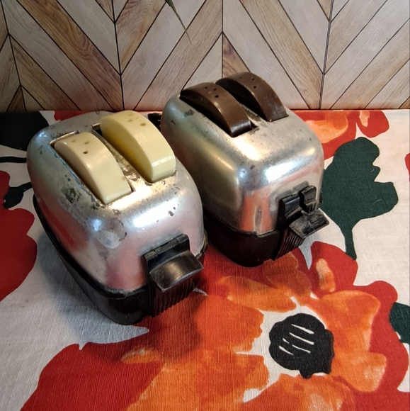 Starr Pop Up Toaster S & P Set - Picture 3 of 12